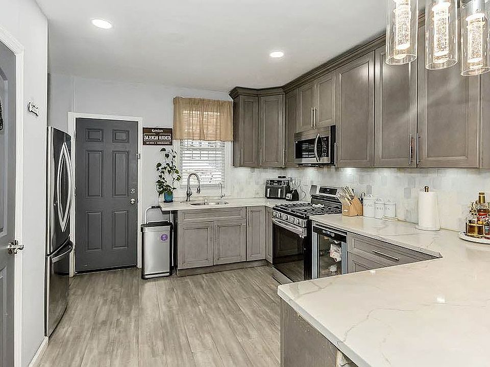 11132 147th St, Jamaica, NY 11435 | Zillow