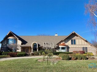 9902 Sheffield Rd, Perrysburg, OH 43551