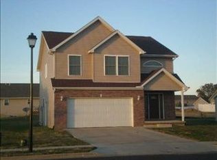 501 Park Trail Rd, Mackinaw, IL 61755