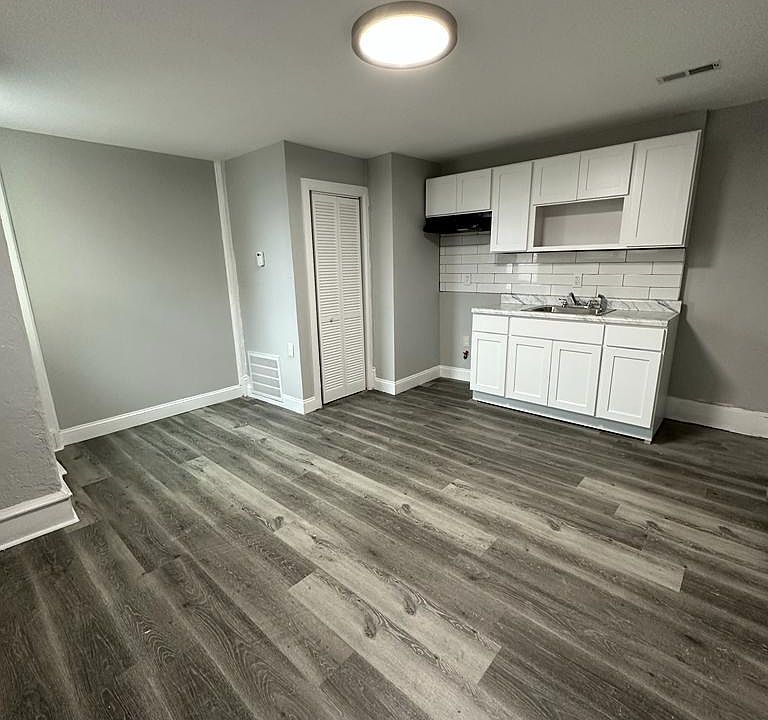 1st image of 1311 W Roosevelt Blvd #3