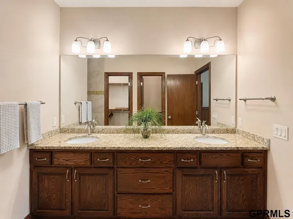 18419 Izard Cir, Elkhorn, NE 68022