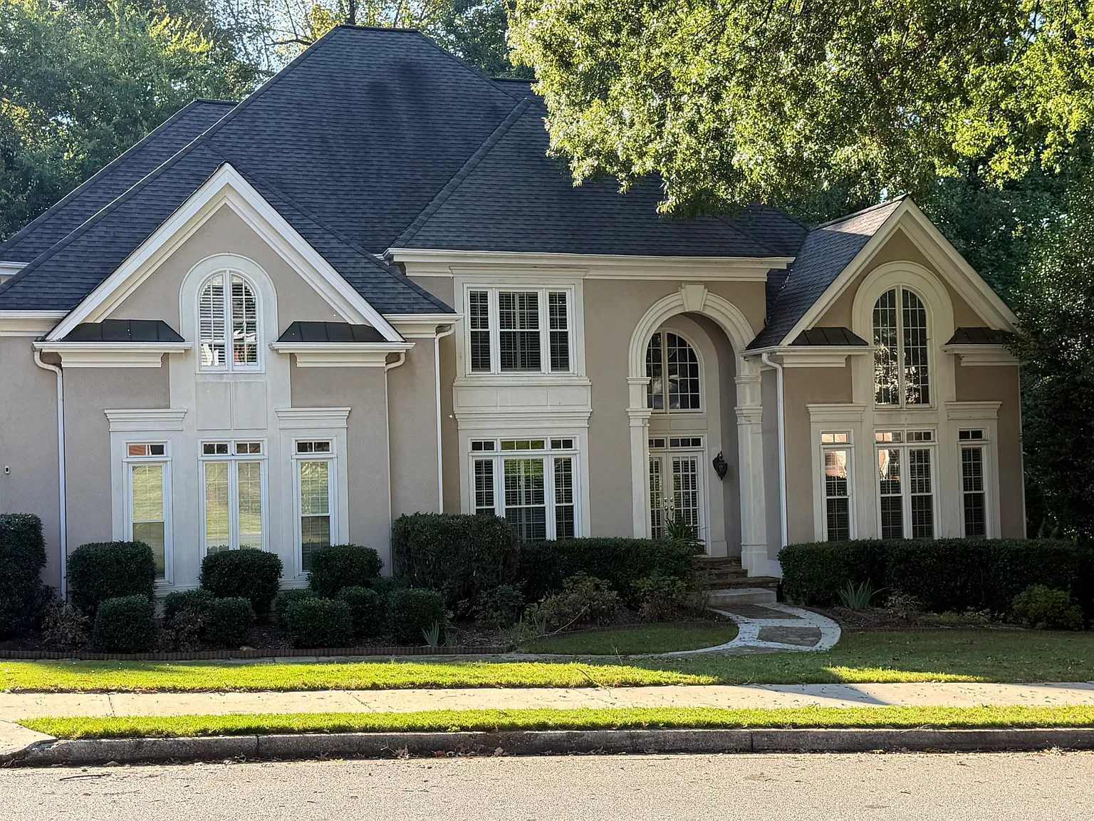 5 bed, 7200 sqft, $7,490 — Photo 1