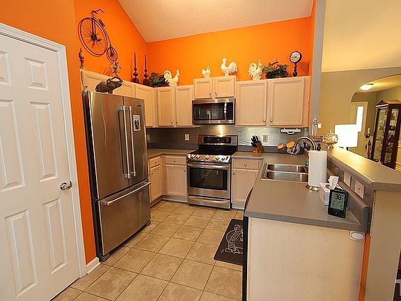 4th image of 318 N Waters Edge Dr