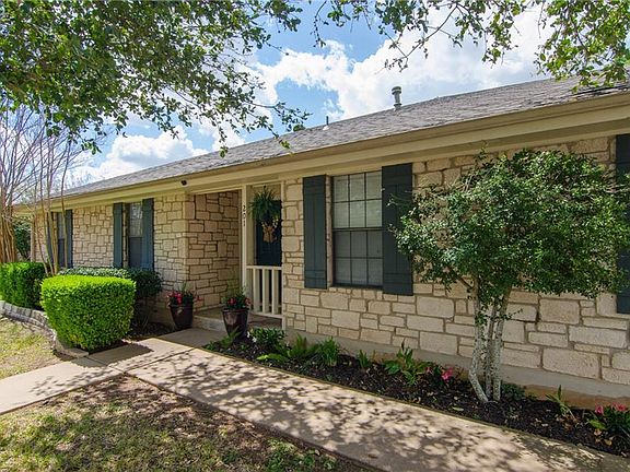 3rd image of 201 Rockmoor Dr