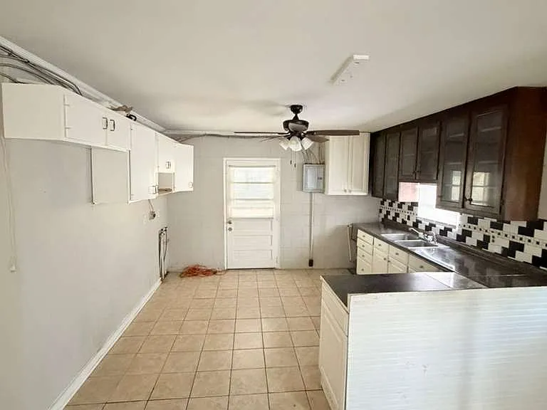 8250 Panther Lake Rd — Photo 2