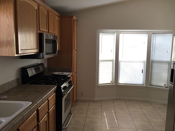 5th image of 16127 Maplegrove St