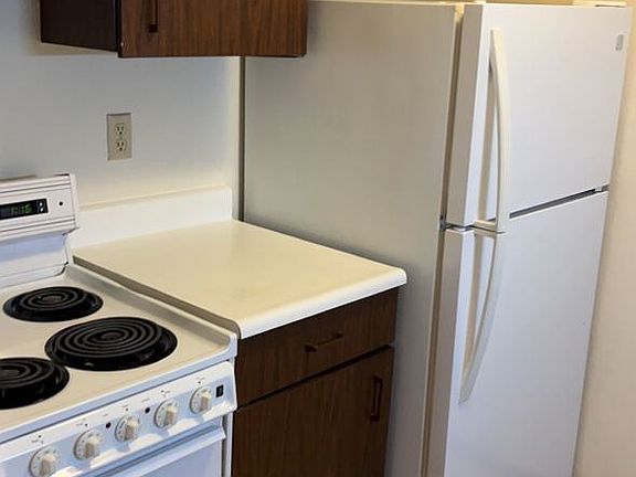 5th image of 609 Mary Ln #108
