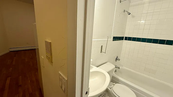 Rented by HOLTON REAL ESTATE INC. | media 7