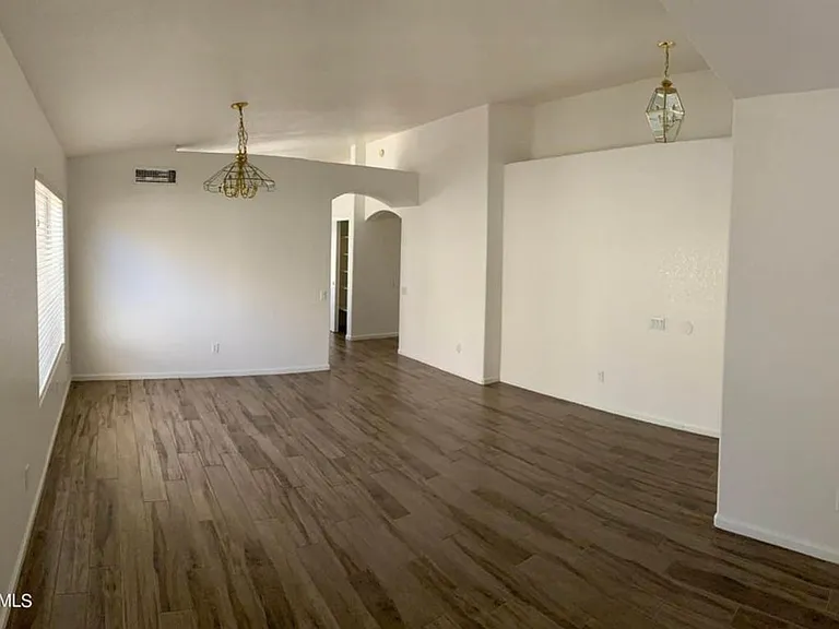 18207 N 5th Ave — Photo 5