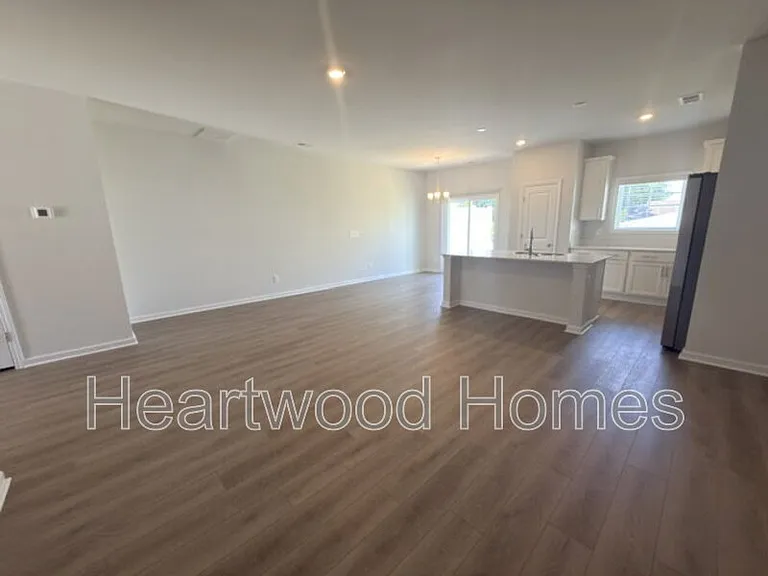 121 Bartlett Dr — Photo 10