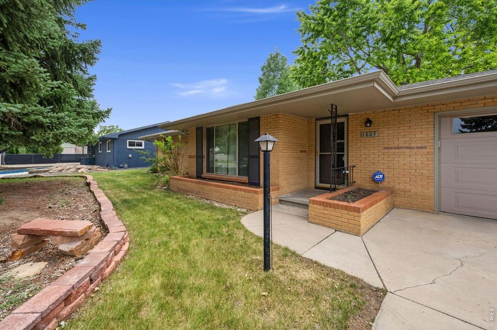 1607 Agate Ct
