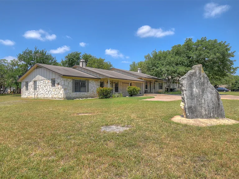3800 Foust Trl #B — Photo 1