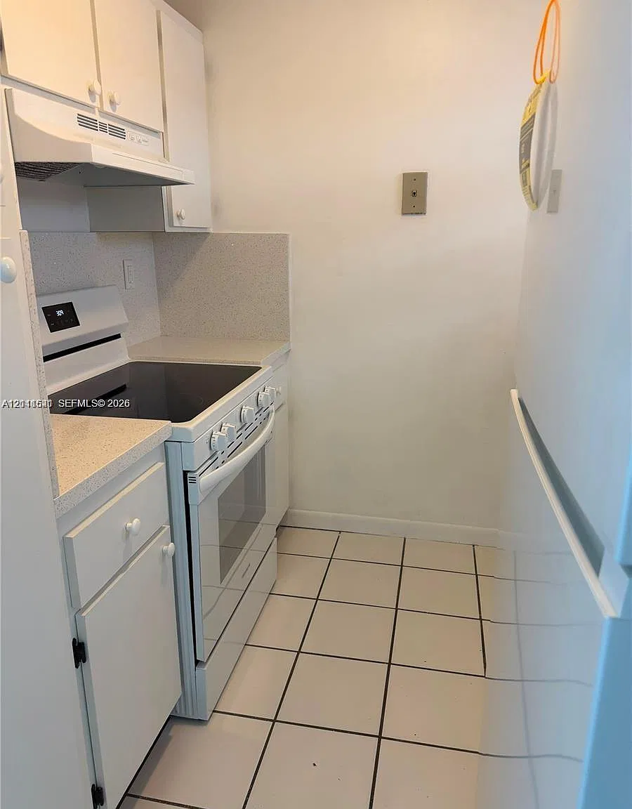 Poinciana At Miami Condo — Photo 2