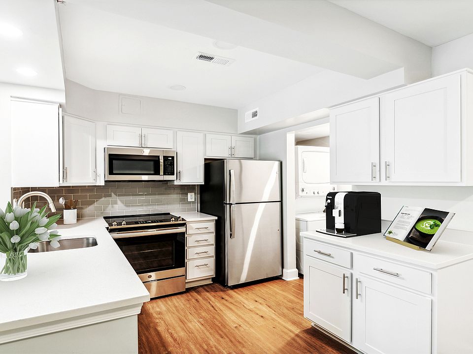 Renovated kitchens with premium finishes are available. Ask the leasing team for more details.