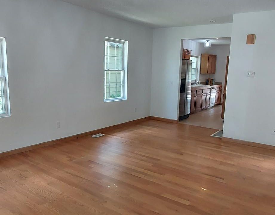 2nd image of 715 E Platte Ave