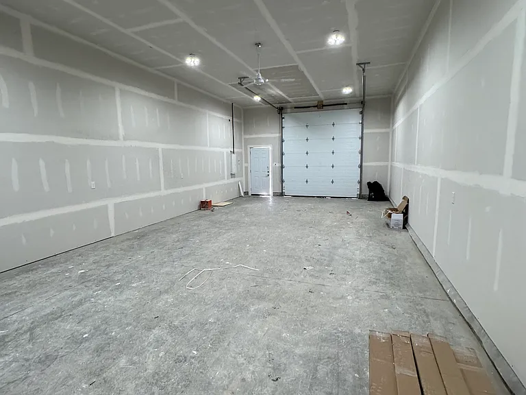 18 Cole Cres — Photo 3