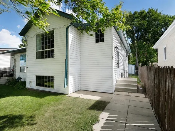 632 1st St W, Brooks, AB T1R 0N3