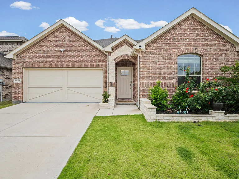5948 Priory Dr — Photo 17