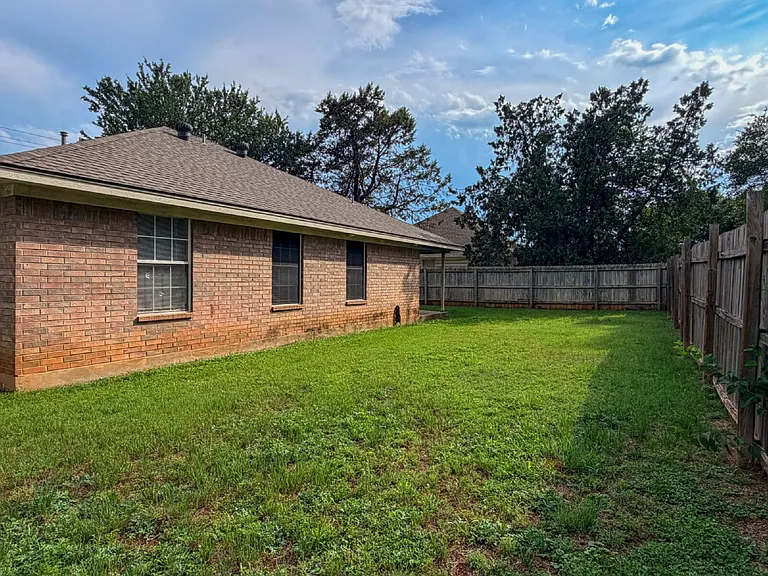 1202 Spell Ave — Photo 30