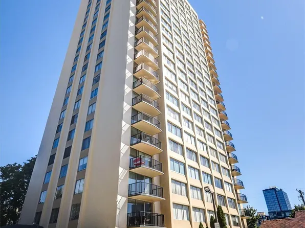 4540 8th Avenue NE #2302, Seattle, WA 98105