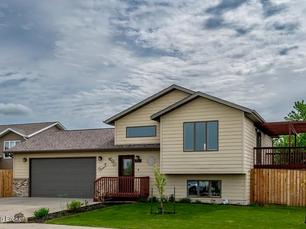 908 16th Ave E, Dickinson, ND 58601