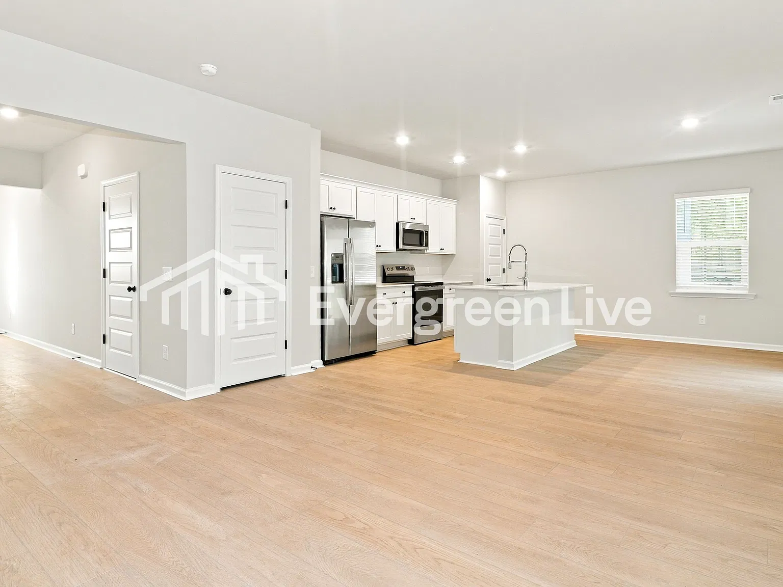 4 bed, 2.5 bath, 1825 sqft, $1,705 — Photo 3