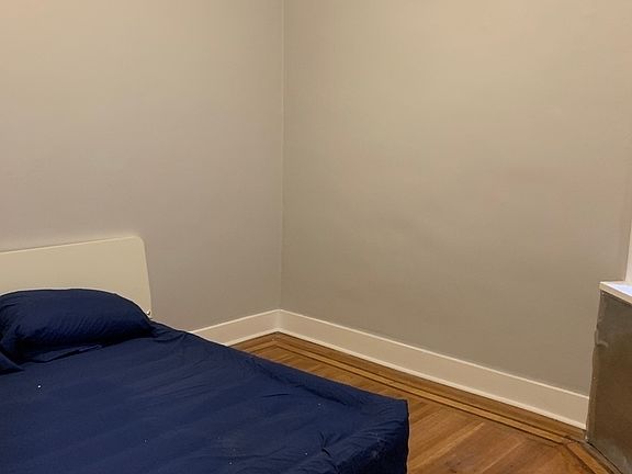 4th image of 302 E 3rd St #D44