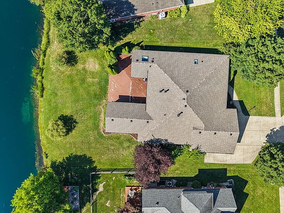 3rd image of 7231 Lakeside Woods Dr