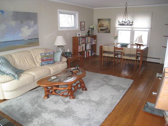 5th image of 452 Hillcrest Dr