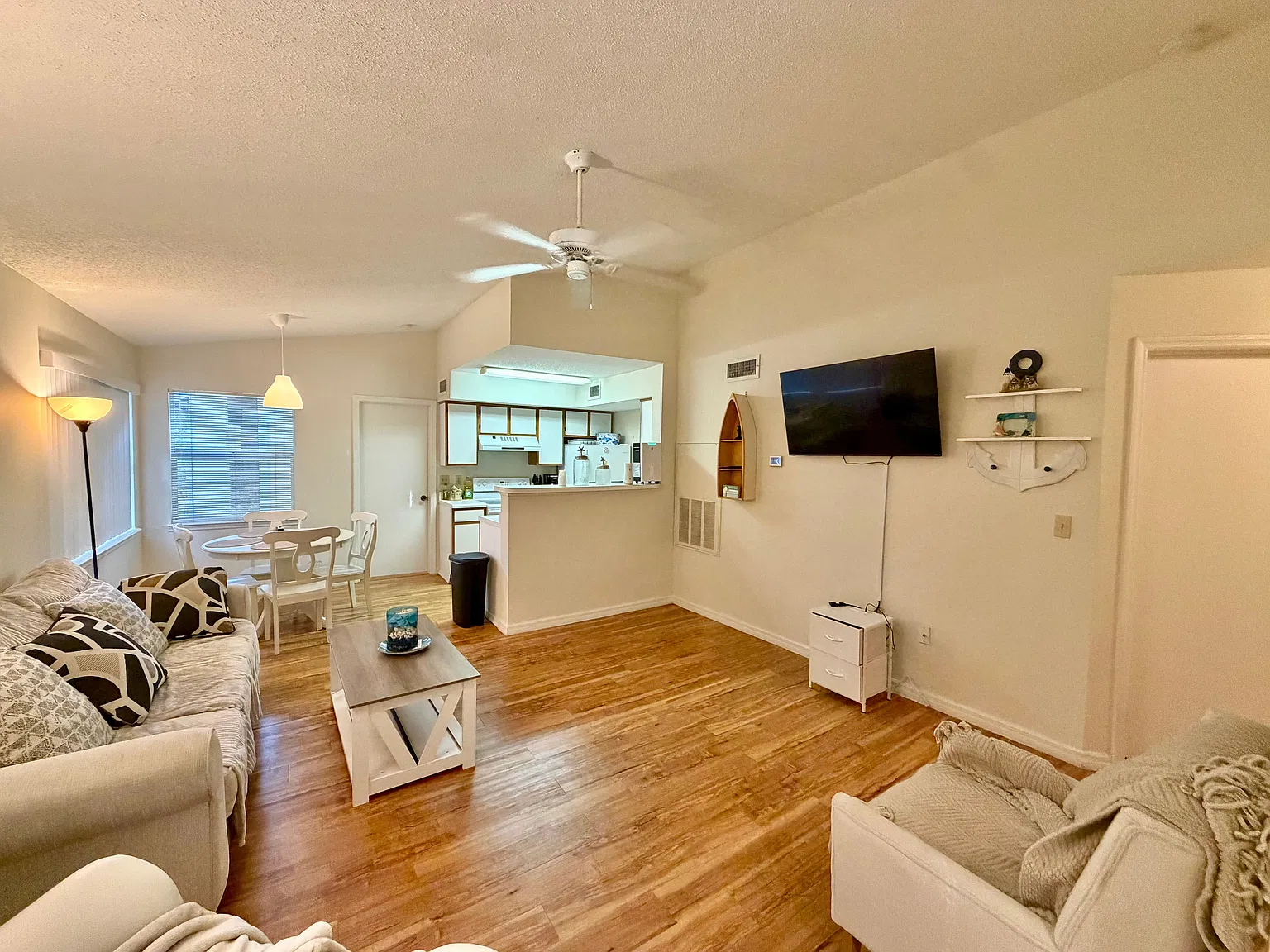 2 bed, 2.0 bath, $3,000 — Photo 2