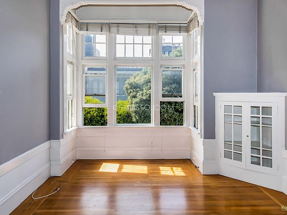 2nd image of 2838 Baker St #1