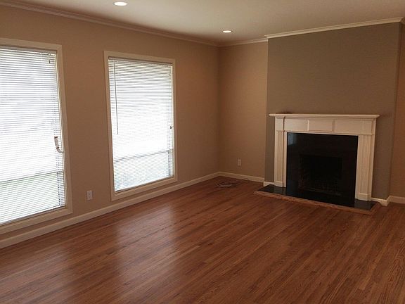 3rd image of 132 Rockwood Dr