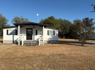 1500 Fleming Dr #B, Seguin, TX 78155