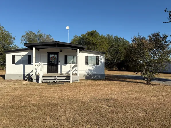 1500 Fleming Dr #B, Seguin, TX 78155