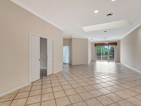 4th image of 5702 Emerald Cay Terrace