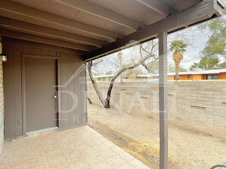 1404 W Fresno St #1 — Photo 14