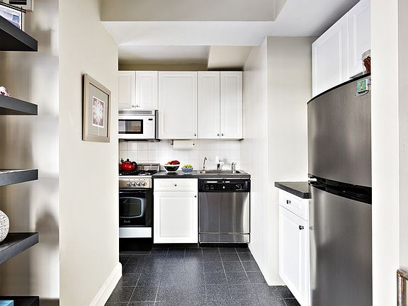 3rd image of 200 E 16th St APT 2F