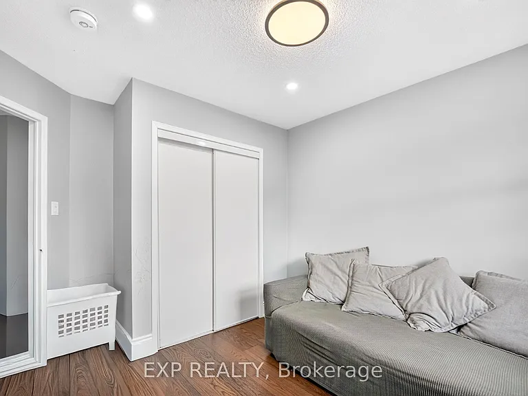5896 Chorley Pl #UPPER — Photo 19