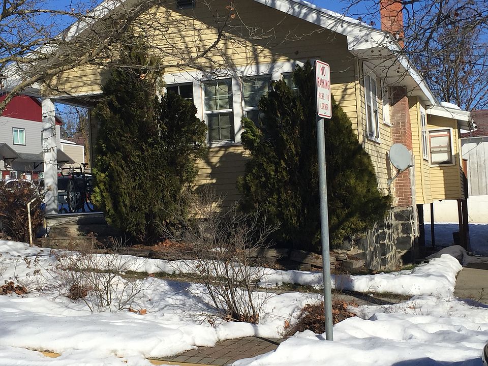 1st image of 219 College Ave #219
