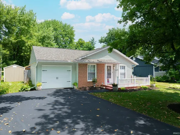 110 Meadow Dr, La Fontaine, IN 46940