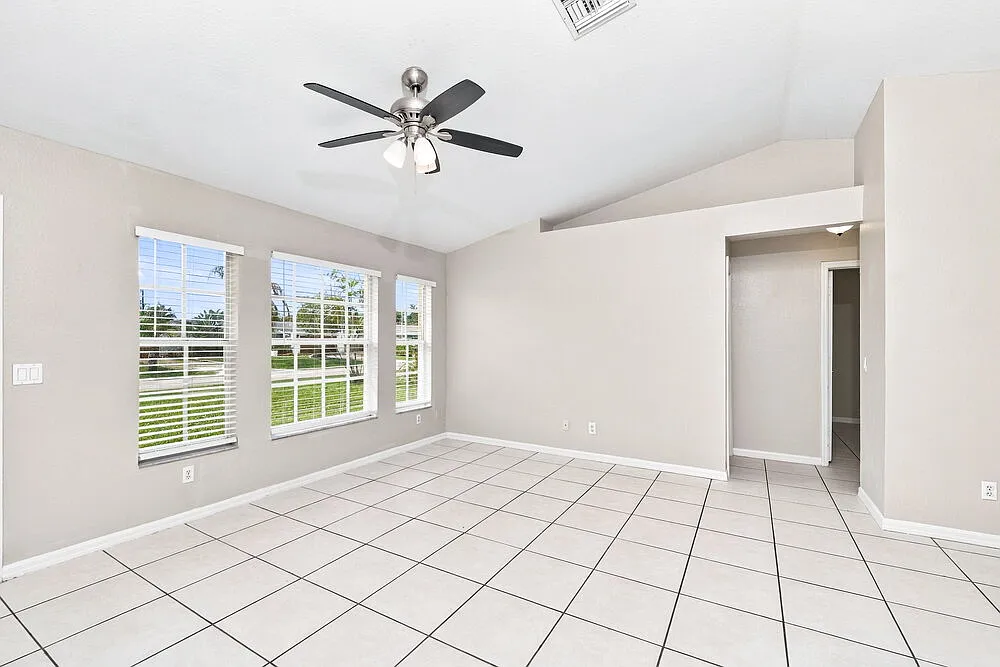 3 bed, 2.0 bath, 1205 sqft, $1,630 — Photo 4
