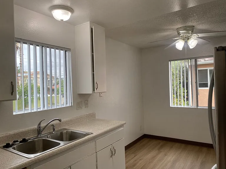 832 Grand Ave — Photo 4