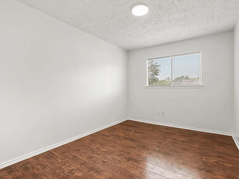 7018 Stoney River Dr — Photo 10