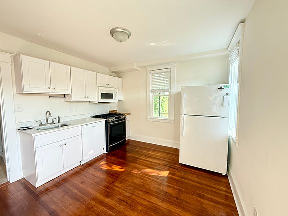 3rd image of 2711 Halcyon Ave #2