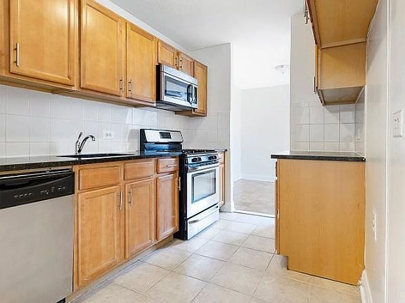 3rd image of 1964 1st Ave APT 3Z