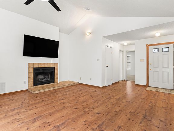 4th image of 217 Teakwood Ln