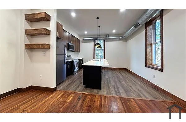 Building Photo - 219 W Manheim St #2