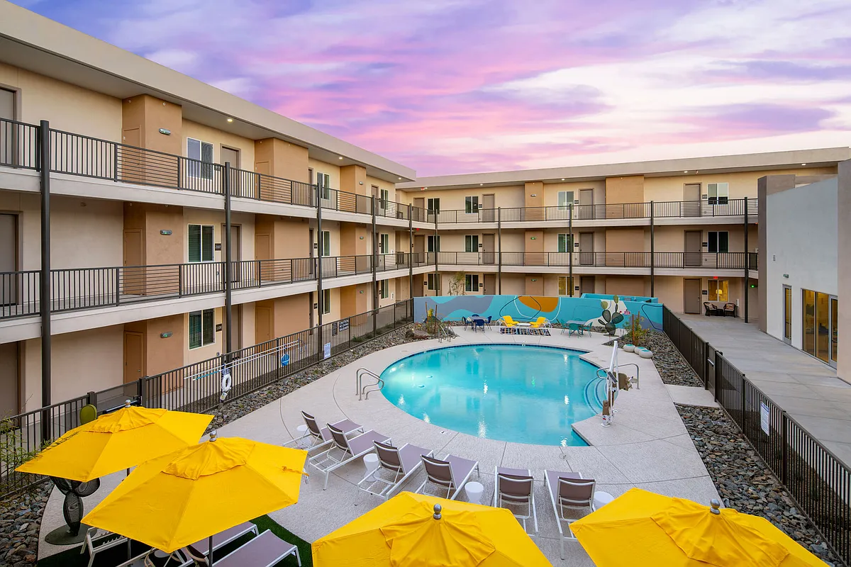 Building Photo - Cabana North Valley