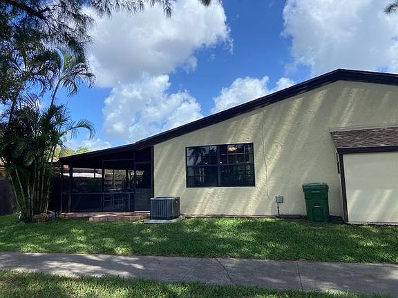 2nd image of 10361 Juniper Ct