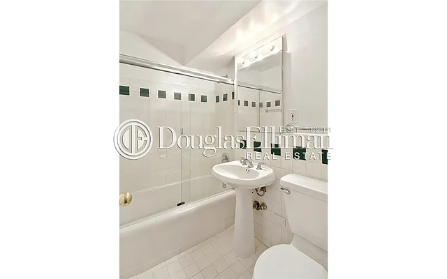 Rented by Douglas Elliman | media 14